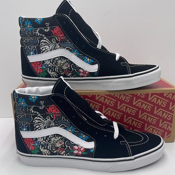 Vans Men’s High-Top Sneakers Sk8-Hi
Tiger Floral Multi/True White
VN000BW76GL - Picture 14 of 16